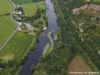 Ce barrage était situé à cheval sur les commune de Saint-Rémy-sur-Orne et de Clécy (14). Le cliché a été réalisé pendant la réalisation des travaux, en hélicoptère par la société 'L'Europe vue du ciel' dans le cadre d'une mission sur plusieurs ouvrages commandée par la CATER de Basse-Normandie.